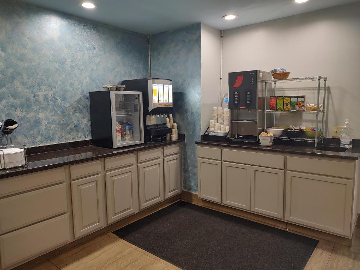 Hilltop Inn & Suites, Near Foxwoods Casino North Stonington Dış mekan fotoğraf
