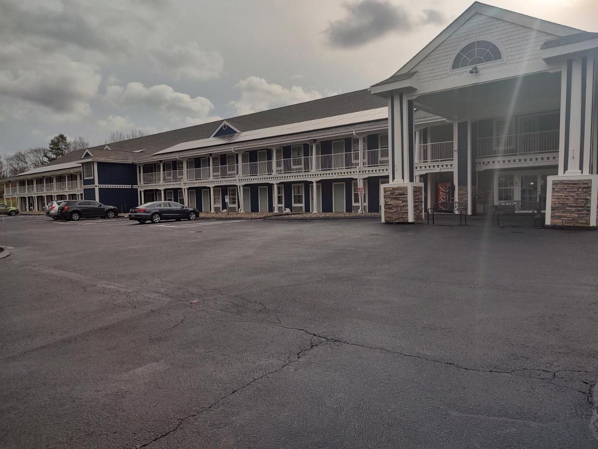 Hilltop Inn & Suites, Near Foxwoods Casino North Stonington Dış mekan fotoğraf