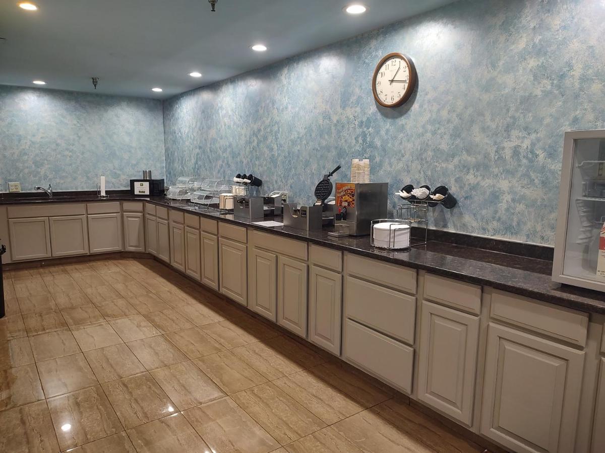 Hilltop Inn & Suites, Near Foxwoods Casino North Stonington Dış mekan fotoğraf