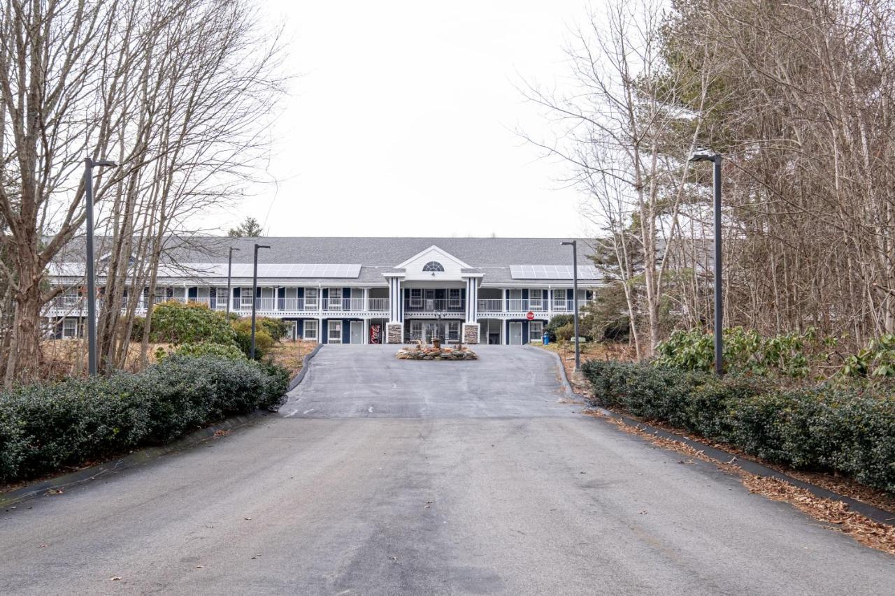 Hilltop Inn & Suites, Near Foxwoods Casino North Stonington Dış mekan fotoğraf