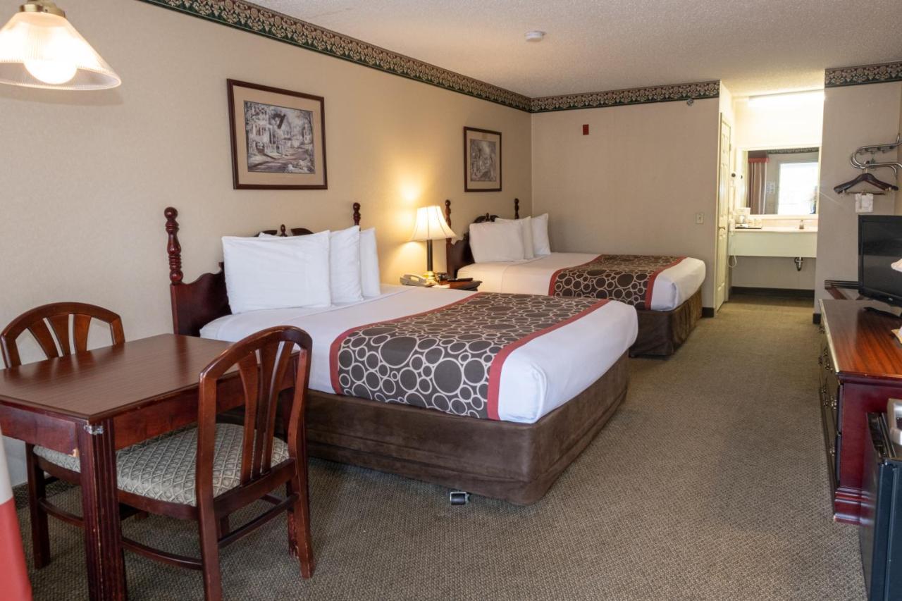 Hilltop Inn & Suites, Near Foxwoods Casino North Stonington Dış mekan fotoğraf